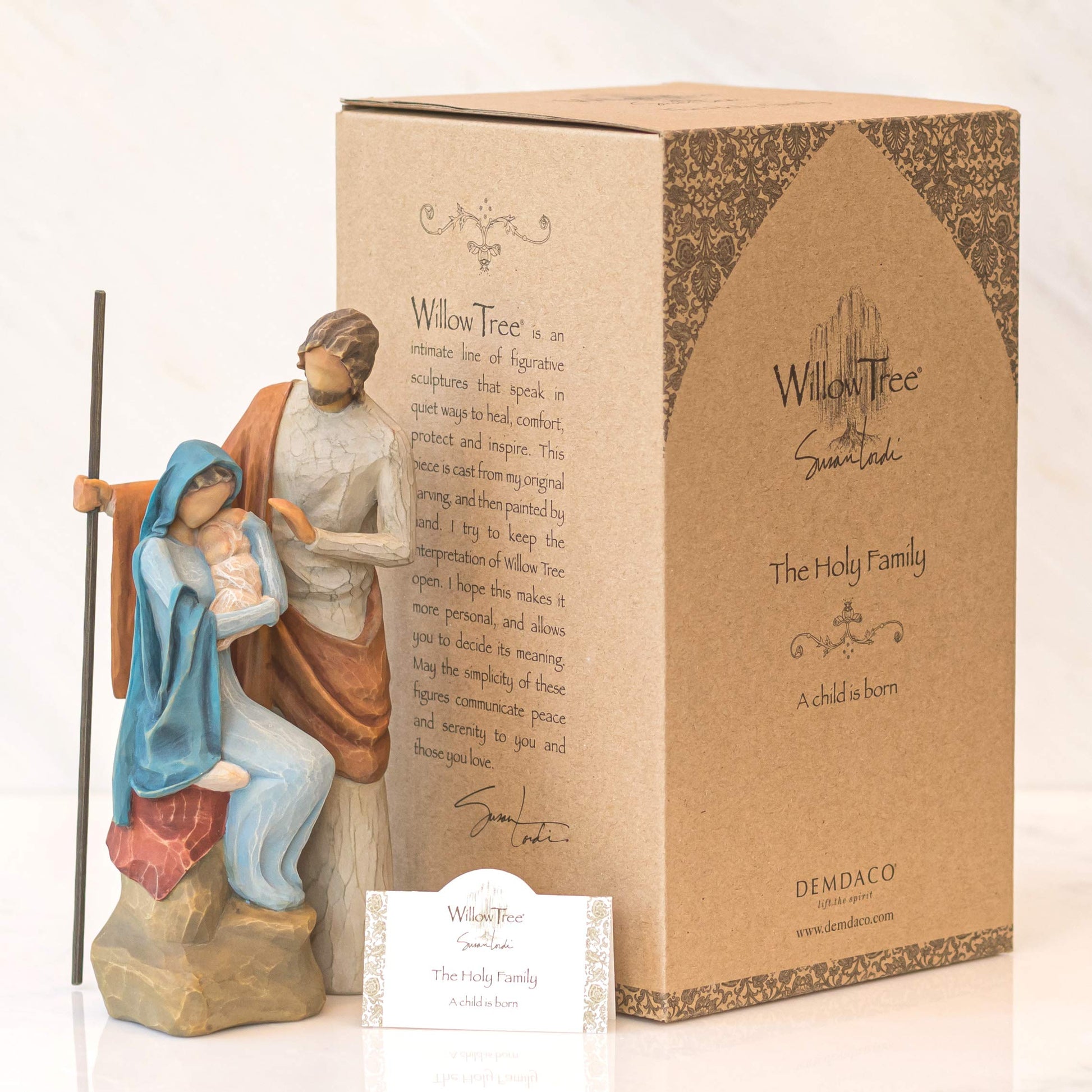 escultura de la sagrada familia con su caja